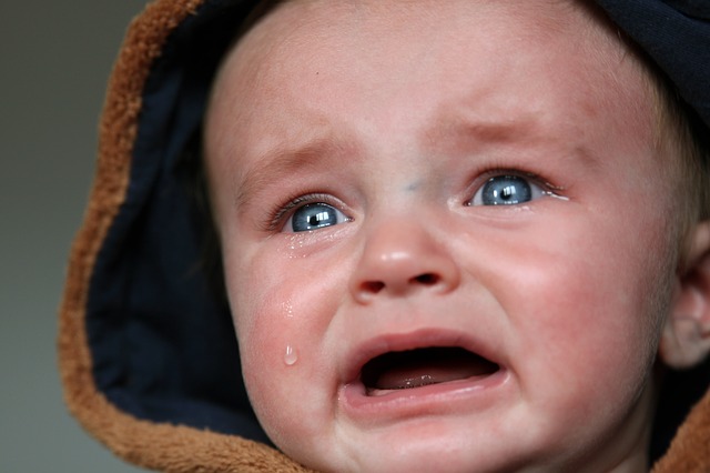 crying baby can cause parents stress