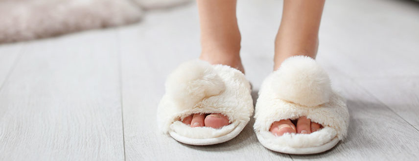 During the cold winter months, it can be easy to neglect your feet. Try these tips for healthy winter feet.